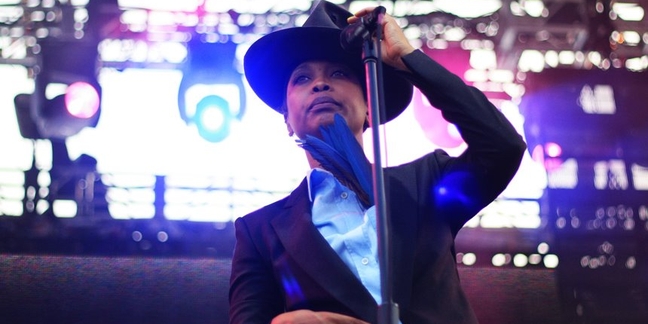 Erykah Badu Live Streams Video for "Phone Down" via Periscope
