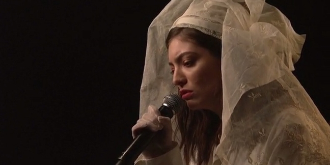 Lorde Performs “Liability” in a Wedding Dress on “SNL”: Watch