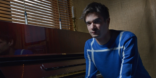 Watch Jon Hopkins Cover the “Twin Peaks” Theme