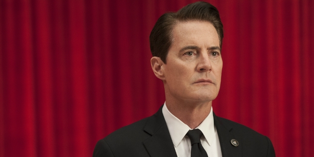 Watch the New “Twin Peaks” Intro