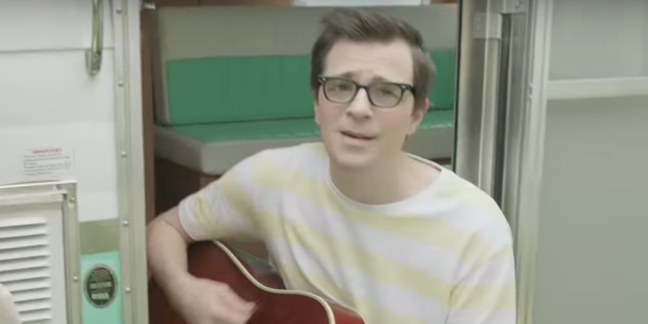 Watch Weezer’s Rivers Cuomo Sing in Japanese for a Uniqlo Ad