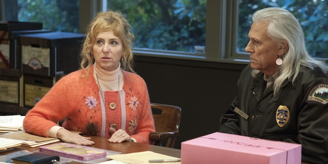 Watch the First 2 “Twin Peaks” Episodes for Free