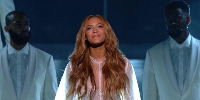 Beyoncé Performs 